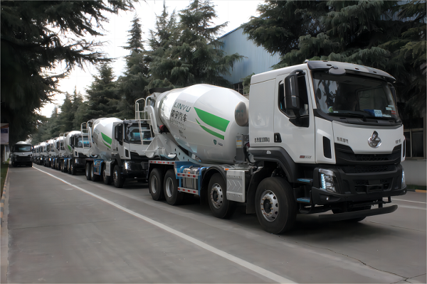 混凝土攪拌運(yùn)輸車(chē)