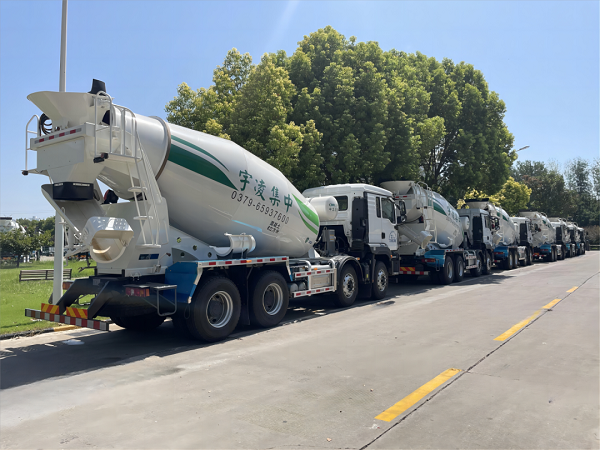 混凝土攪拌運(yùn)輸車(chē)