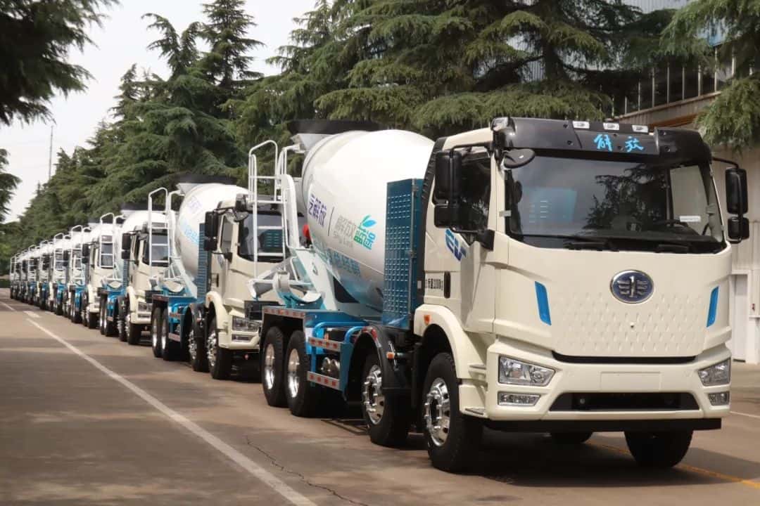 中集車輛新能源攪拌車，硬核助力西南地區(qū)重點工程建設