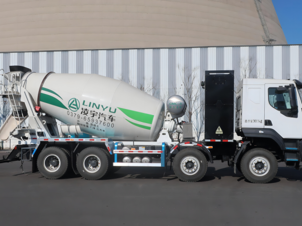 寶馬展榮耀見(jiàn)證，中集凌宇純電動(dòng)攪拌車斬獲“2024工程機(jī)械行業(yè)TOP10年度榜·明星產(chǎn)品質(zhì)量之星獎(jiǎng)”