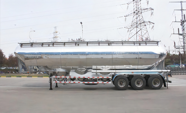 鋁合金立式粉罐半掛車的優(yōu)勢(shì)都有哪些？