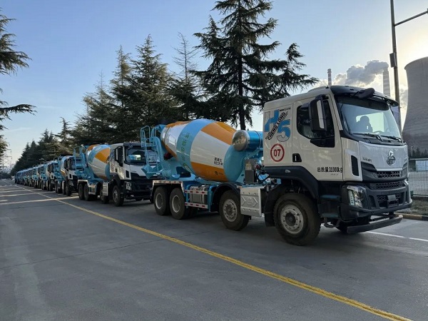 【發(fā)車新聞】再出發(fā)！年年歲歲常相“拌”，“柿柿如意”攪拌車交付時(shí)！