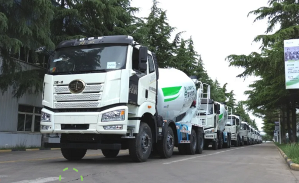 【發(fā)車新聞】看！TA們列隊(duì)成行，趕上春夏交接的“末班車”！