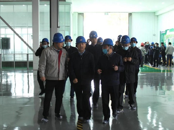 西安市人大常委會(huì)黨組書記、主任胡潤(rùn)澤為中集凌宇高端制造點(diǎn)贊