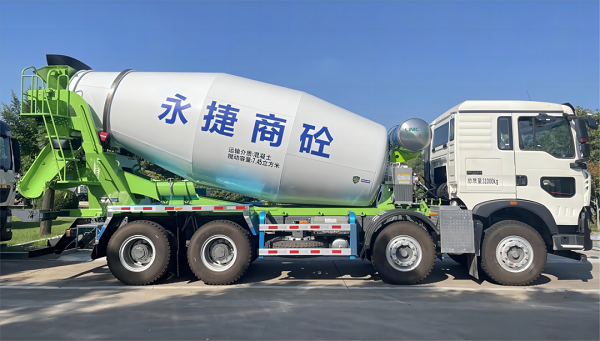 【發(fā)車(chē)新聞】重汽&凌宇攪拌車(chē)交付客戶(hù)！