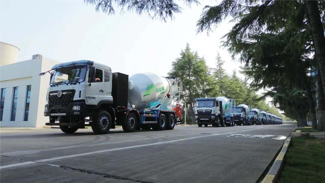 馭風(fēng)而行，中集車輛15臺(tái)新能源攪拌車駛?cè)牒保L就荊楚生態(tài)長卷