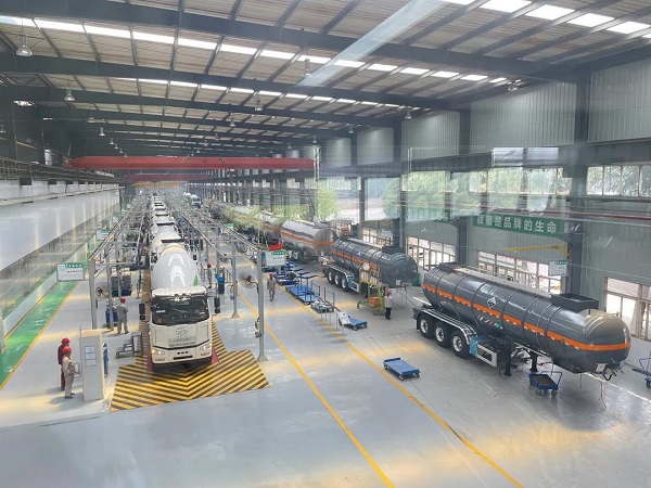 堅守一線戰(zhàn)高溫，齊心協(xié)力保生產(chǎn)