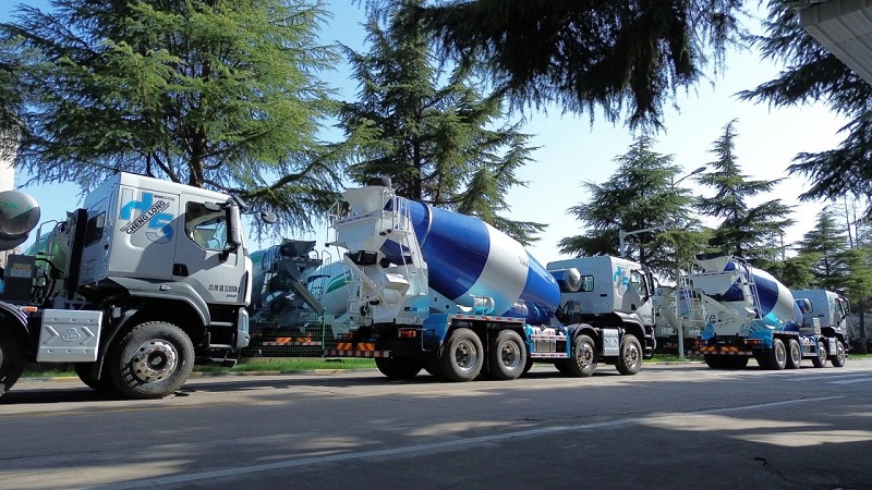 【發(fā)車新聞】凌宇攪拌車交付一線，牡丹花開又逢君！