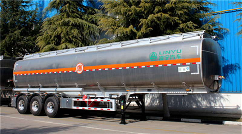 凌宇液罐車頻頻被老客戶點(diǎn)贊，性能獲大眾認(rèn)可